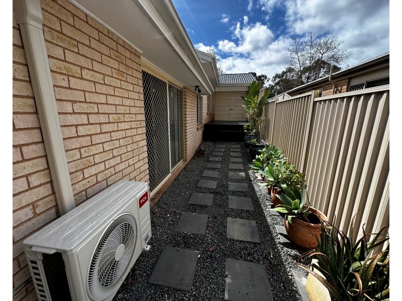 141 Kendall Dr, Casula NSW 2170