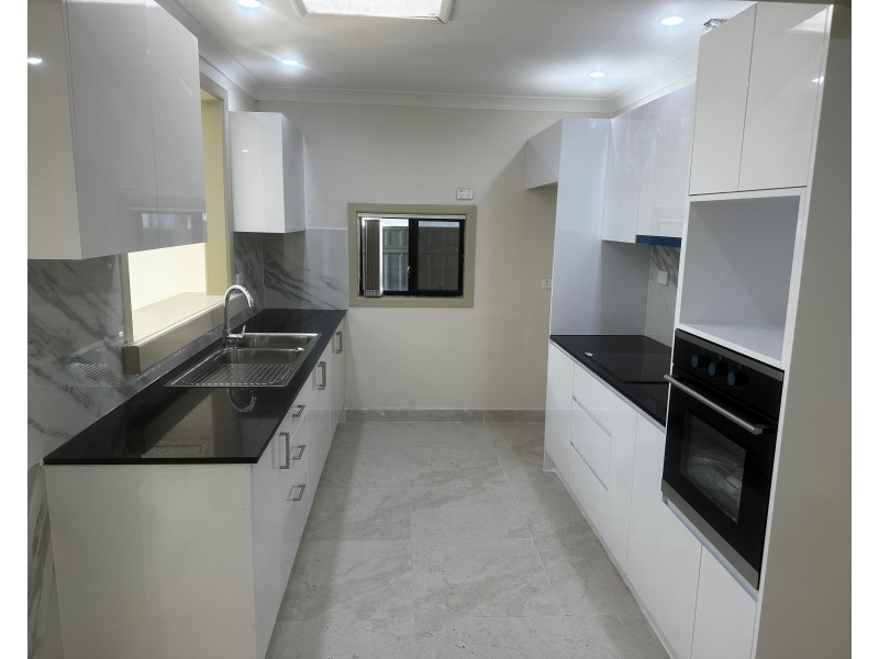 217 Graham Ave, Lurnea NSW 2170