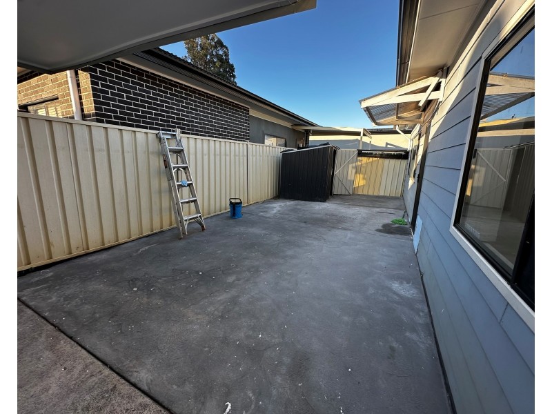 217 Graham Ave, Lurnea NSW 2170