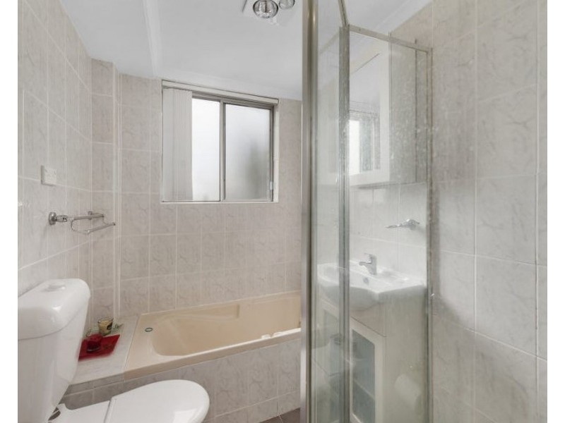 4/1 Charles St, Liverpool NSW 2170