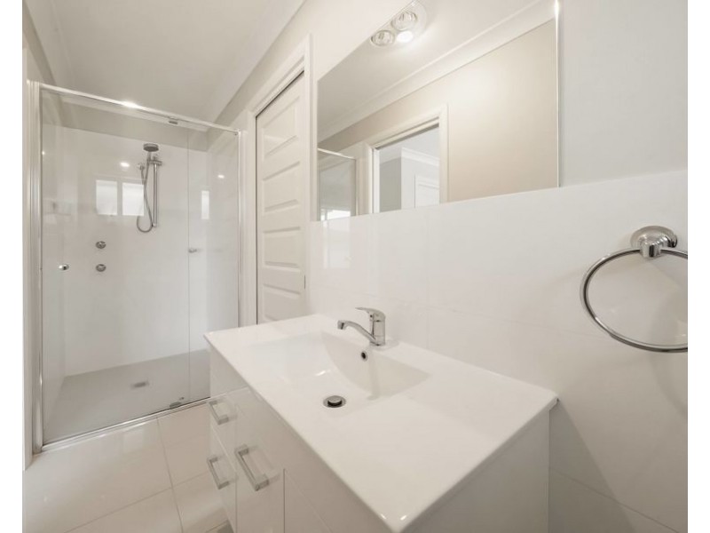 5 Middleton Lane, Gregory Hills NSW 2557