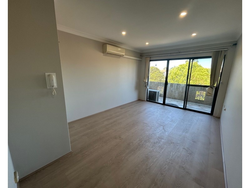 11/2 Drummond St, Warwick Farm NSW 2170