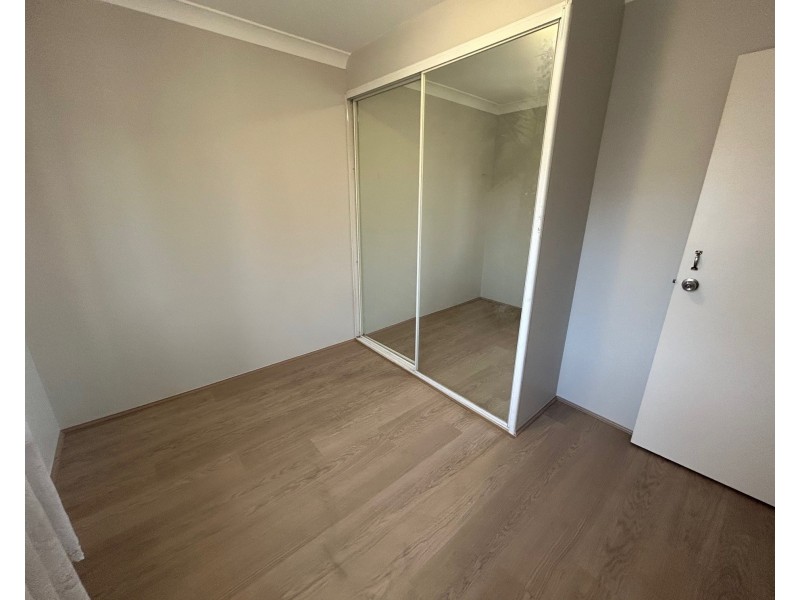 11/2 Drummond St, Warwick Farm NSW 2170