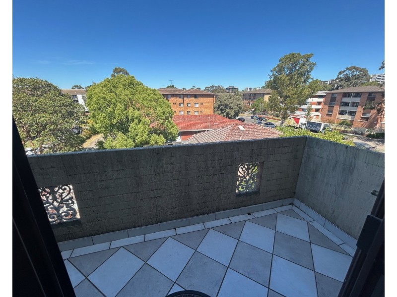 11/2 Drummond St, Warwick Farm NSW 2170