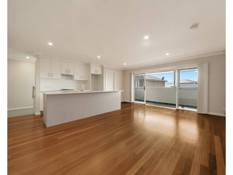 5 Middleton La, Gregory Hills NSW 2557
