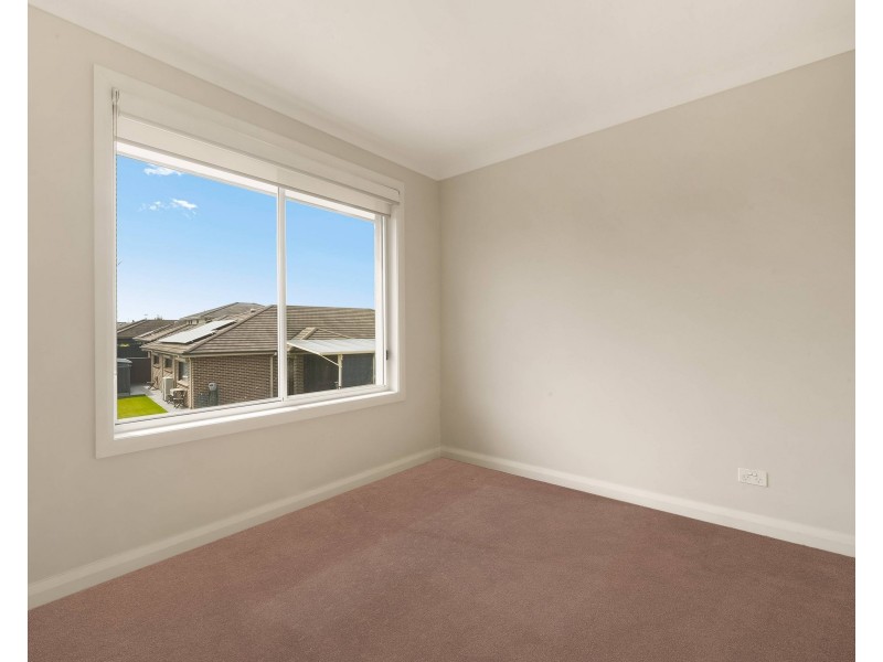 5 Middleton La, Gregory Hills NSW 2557