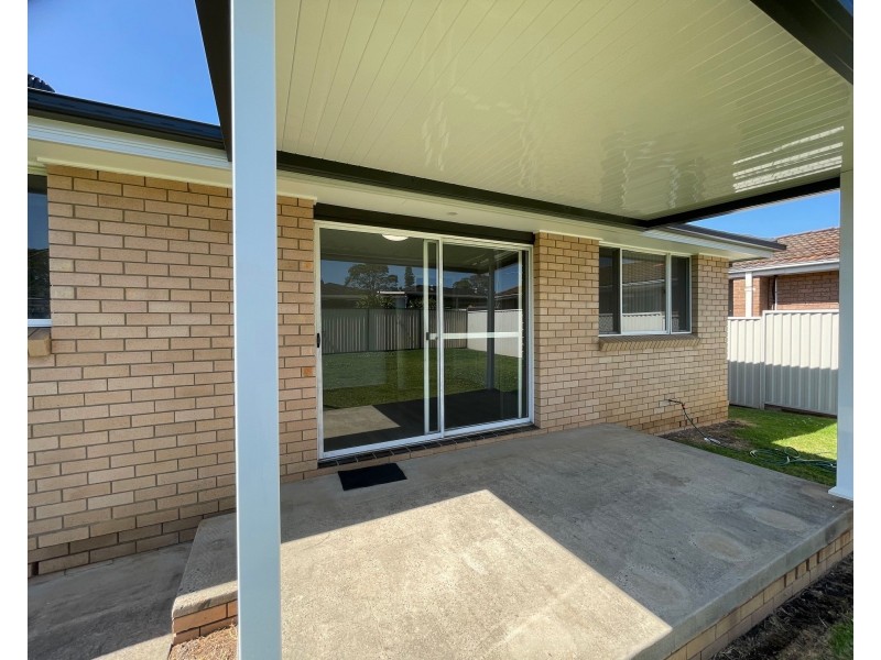 7 Triten Ave, Greenfield Park NSW 2176