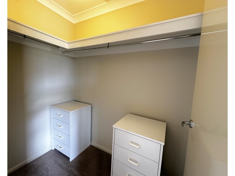 64 Roth St, Casula NSW 2170