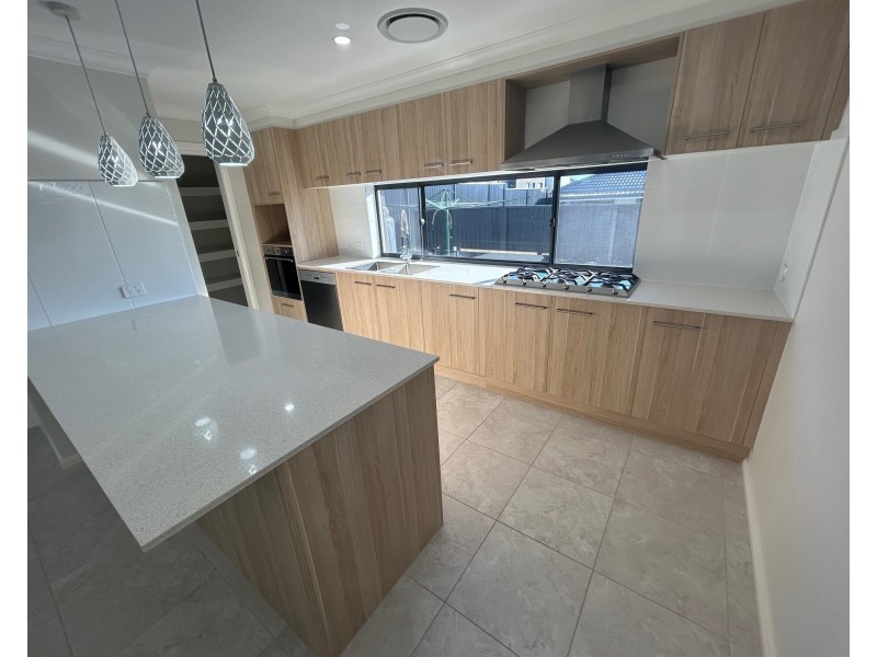 17 McMillan St, Gregory Hills NSW 2557