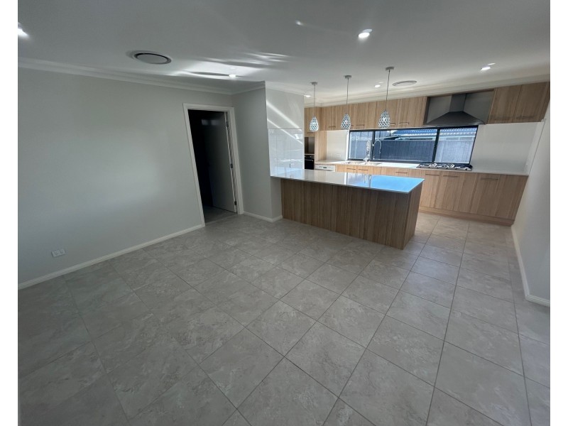 17 McMillan St, Gregory Hills NSW 2557