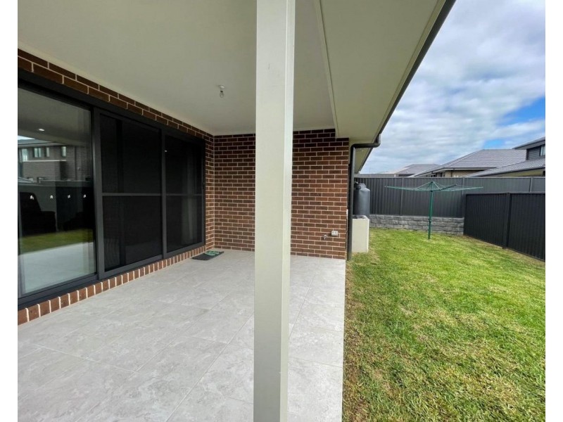 17 McMillan St, Gregory Hills NSW 2557