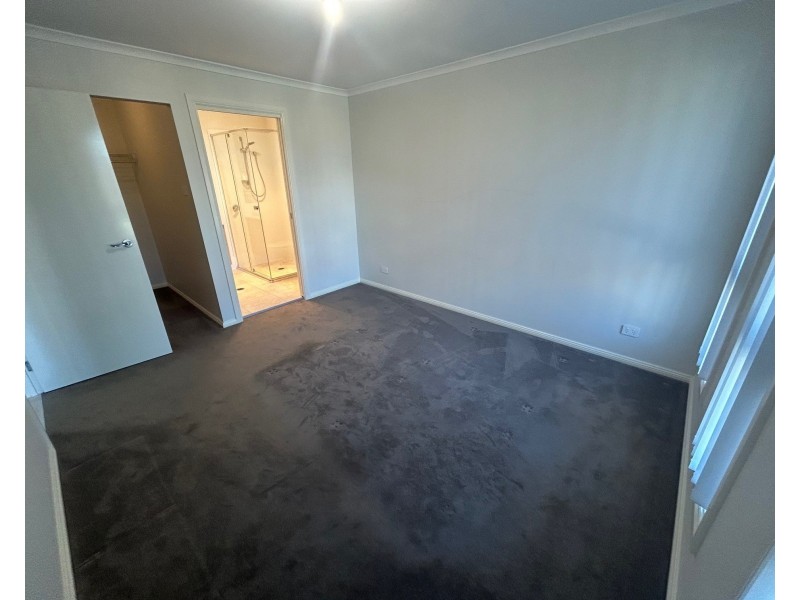 17 McMillan St, Gregory Hills NSW 2557