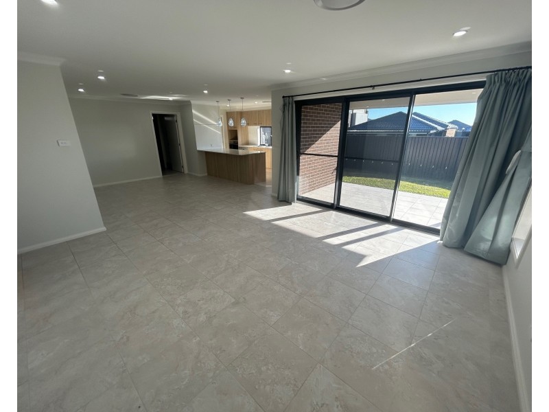 17 McMillan St, Gregory Hills NSW 2557