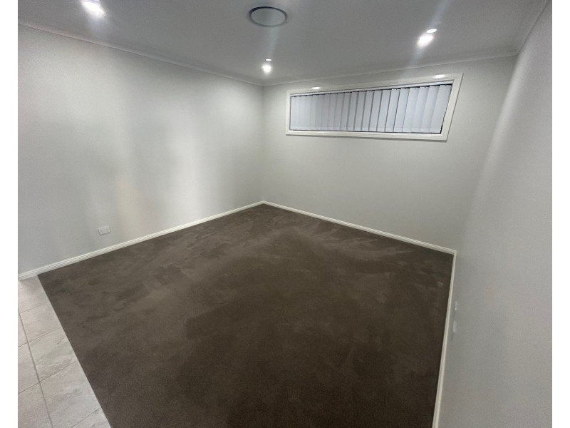 17 McMillan St, Gregory Hills NSW 2557