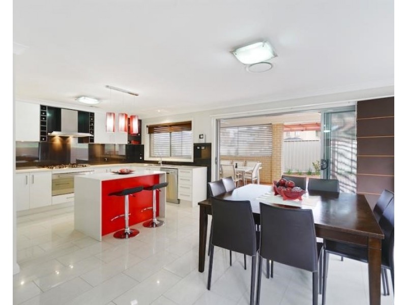 11 Gentle Cl, Casula NSW 2170