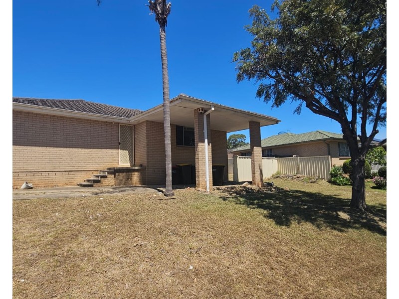 70 Oliveri Cres, Green Valley NSW 2168