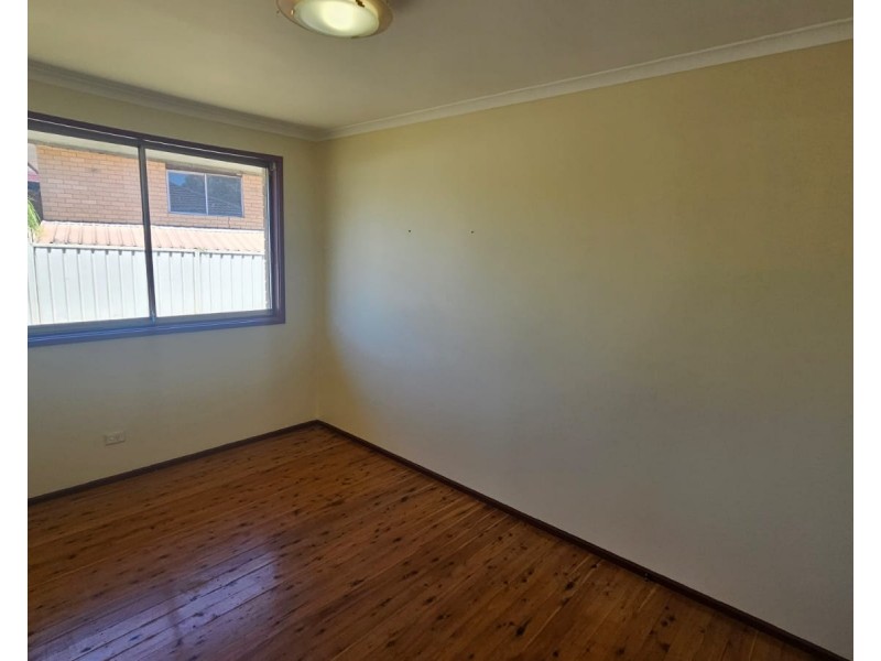 70 Oliveri Cres, Green Valley NSW 2168