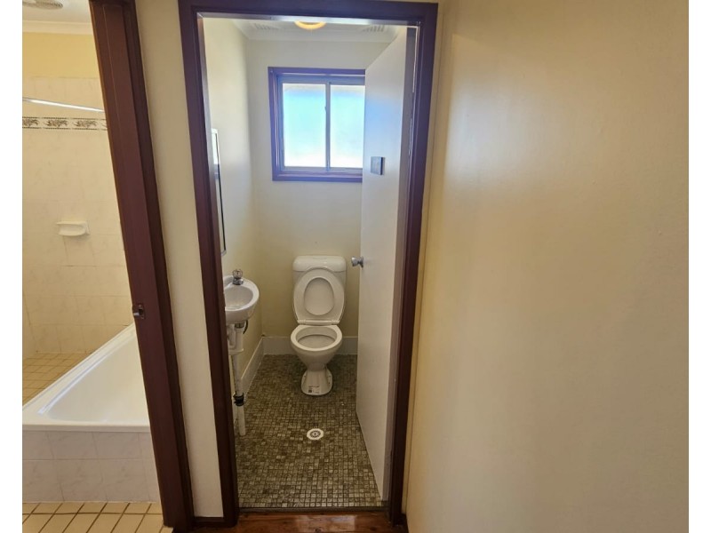 70 Oliveri Cres, Green Valley NSW 2168