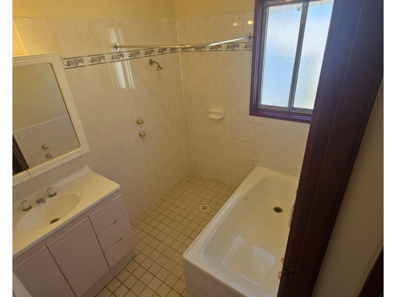 70 Oliveri Cres, Green Valley NSW 2168