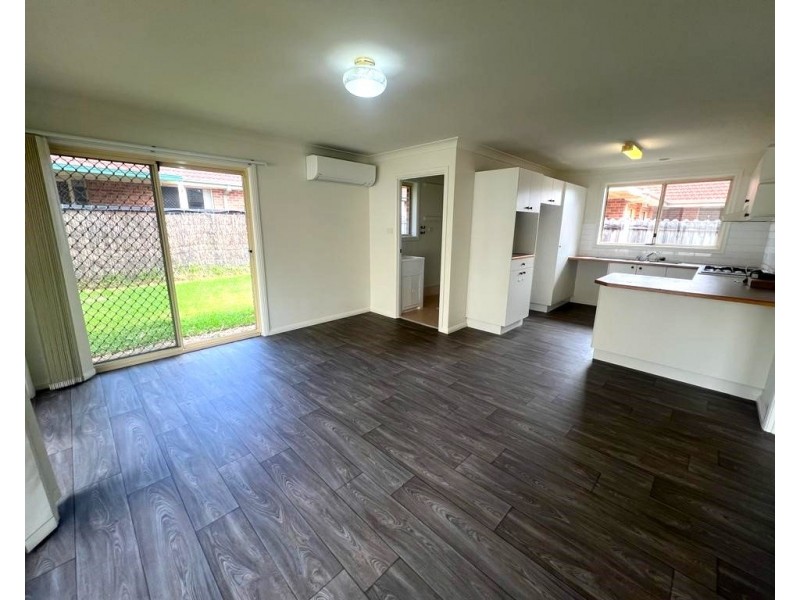 22 Paroo Ct, Wattle Grove NSW 2173