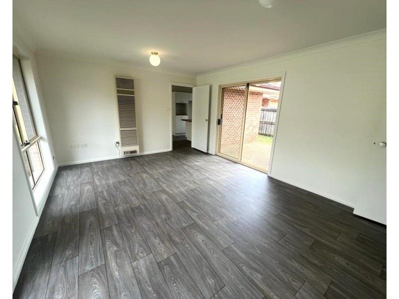 22 Paroo Ct, Wattle Grove NSW 2173