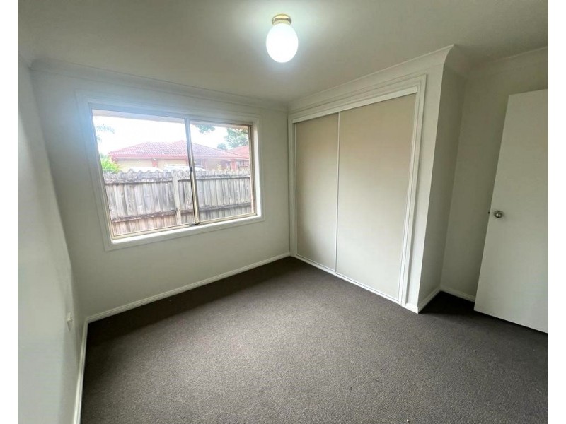 22 Paroo Ct, Wattle Grove NSW 2173