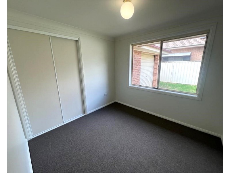 22 Paroo Ct, Wattle Grove NSW 2173