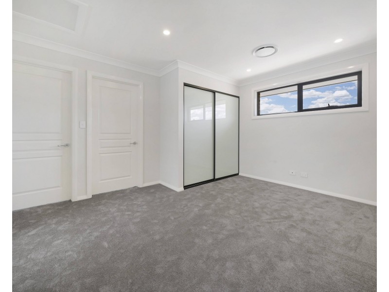 1 Citrus Cl, Casula NSW 2170