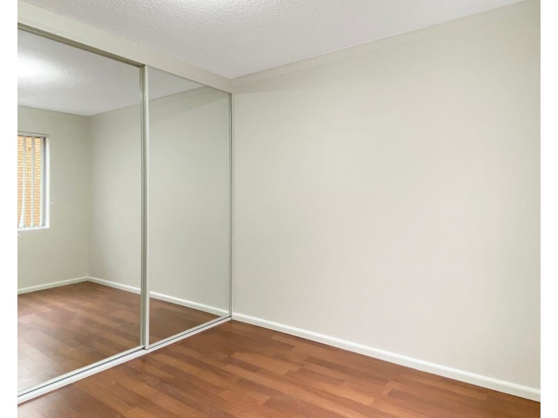 8/86 Harris St, Fairfield NSW 2165