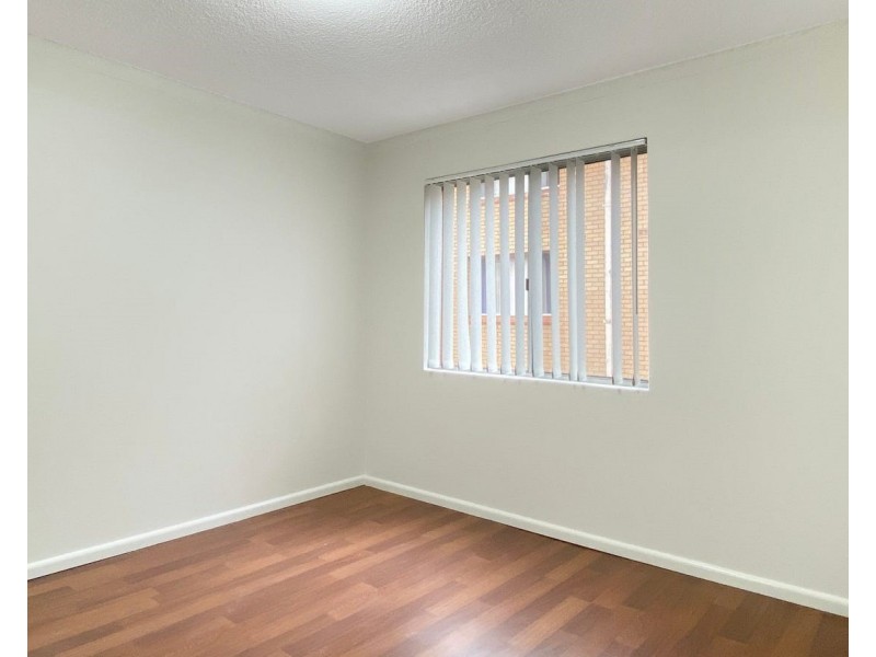 8/86 Harris St, Fairfield NSW 2165