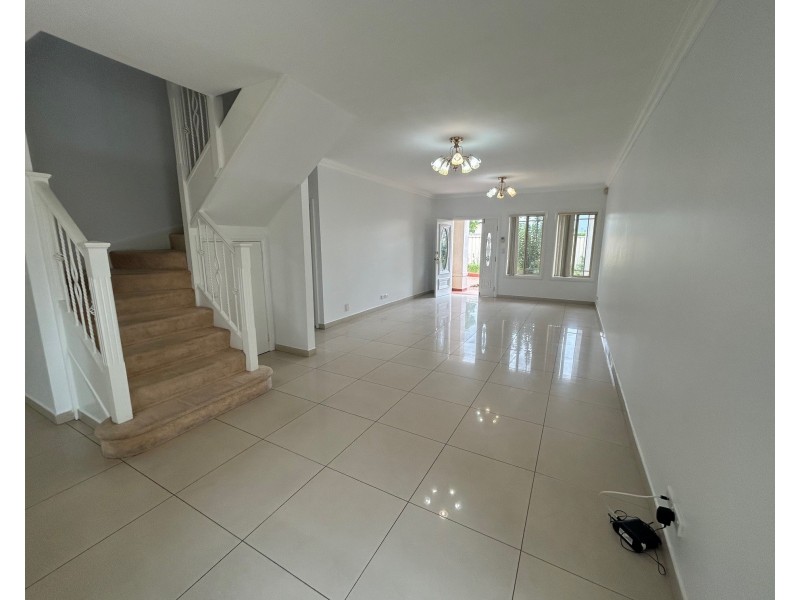 4/23 Carnation Ave, Casula NSW 2170