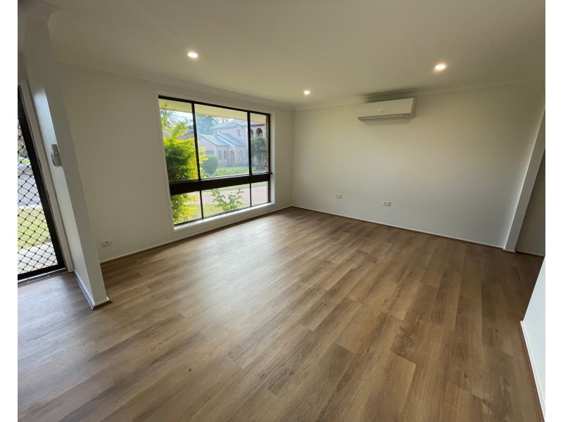 44 Nottingham Cres, Chipping Norton NSW 2170