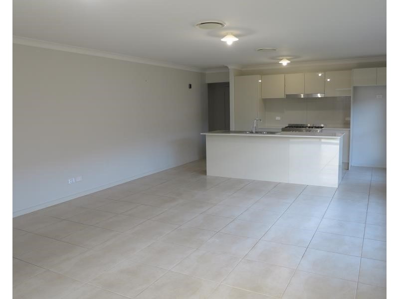 5 Rosecomb Rd, Spring Farm NSW 2570