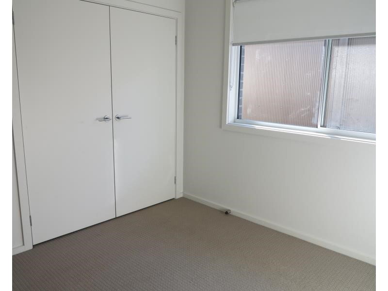 5 Rosecomb Rd, Spring Farm NSW 2570