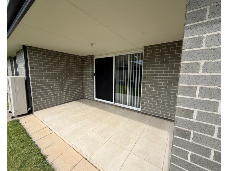 5 Rosecomb Rd, Spring Farm NSW 2570