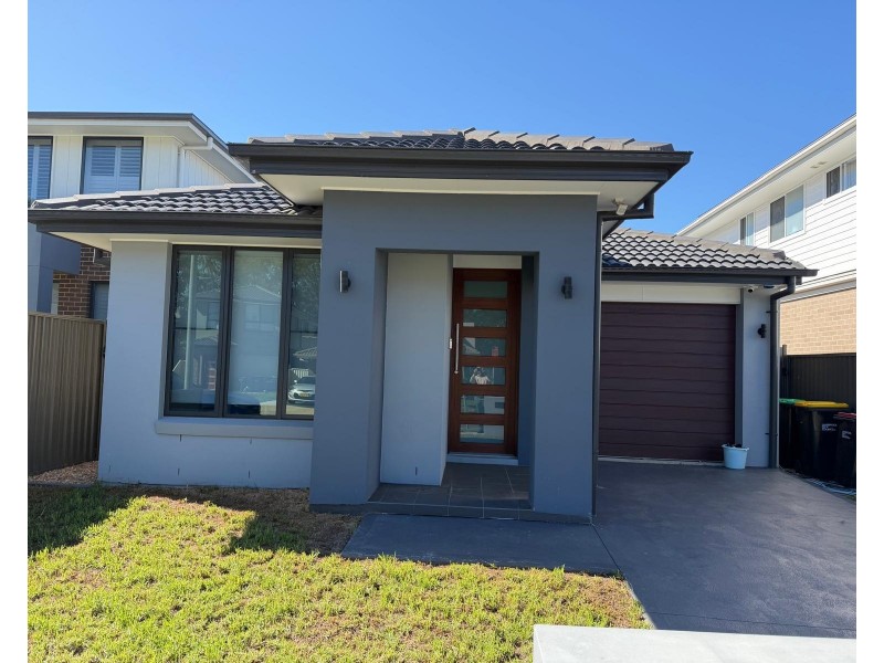 9 Ginkgo Cl, Casula NSW 2170
