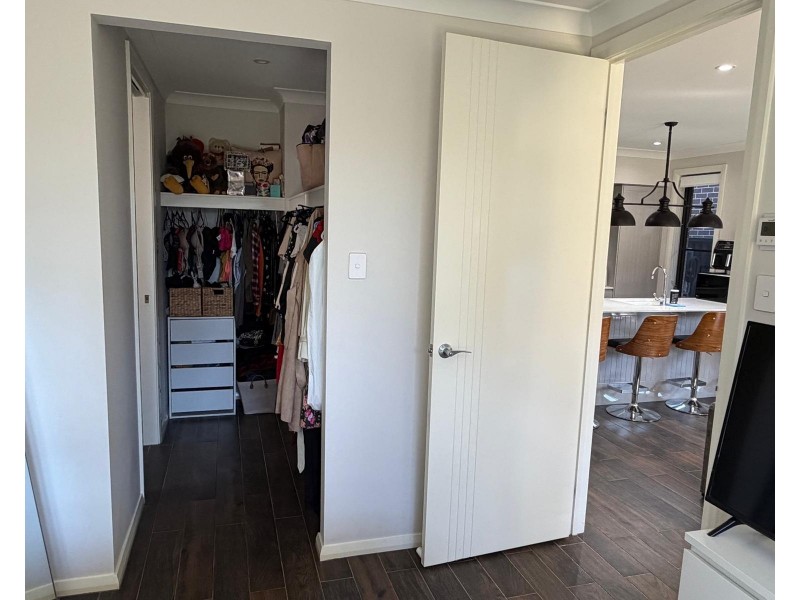 9 Ginkgo Cl, Casula NSW 2170