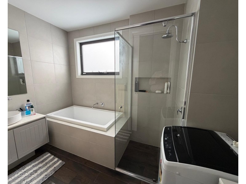 9 Ginkgo Cl, Casula NSW 2170