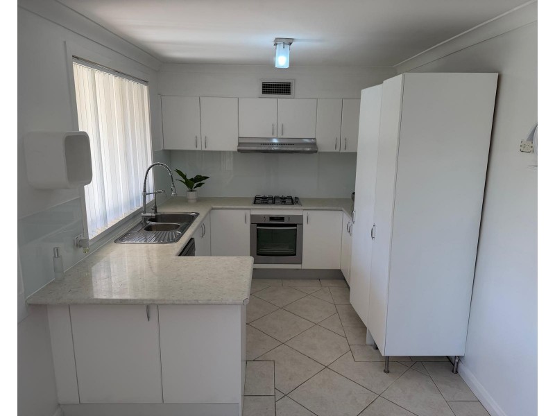 30 Gilgandra Rd, Hoxton Park NSW 2171