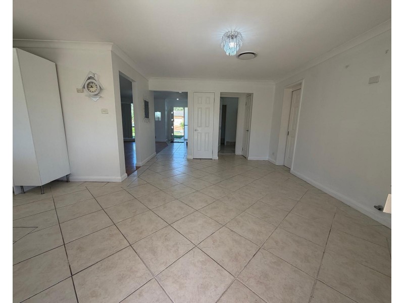 30 Gilgandra Rd, Hoxton Park NSW 2171