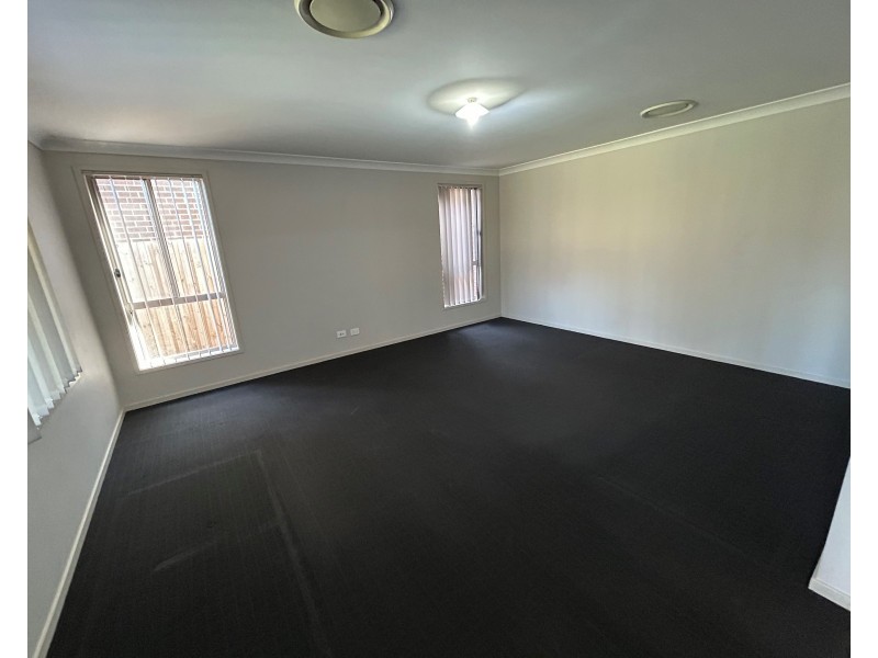 93 Diamond Hill Cct, Edmondson Park NSW 2174