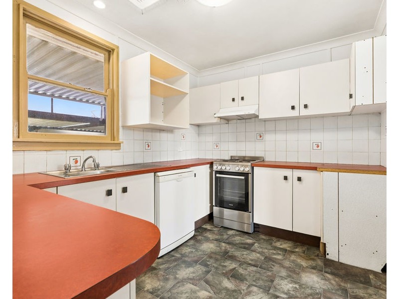 184 Graham Avenue, Lurnea NSW 2170
