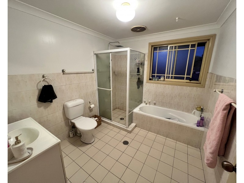 7B Eva Ave, Green Valley NSW 2168