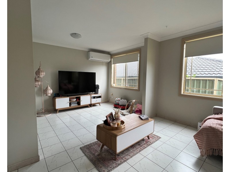 7B Eva Ave, Green Valley NSW 2168