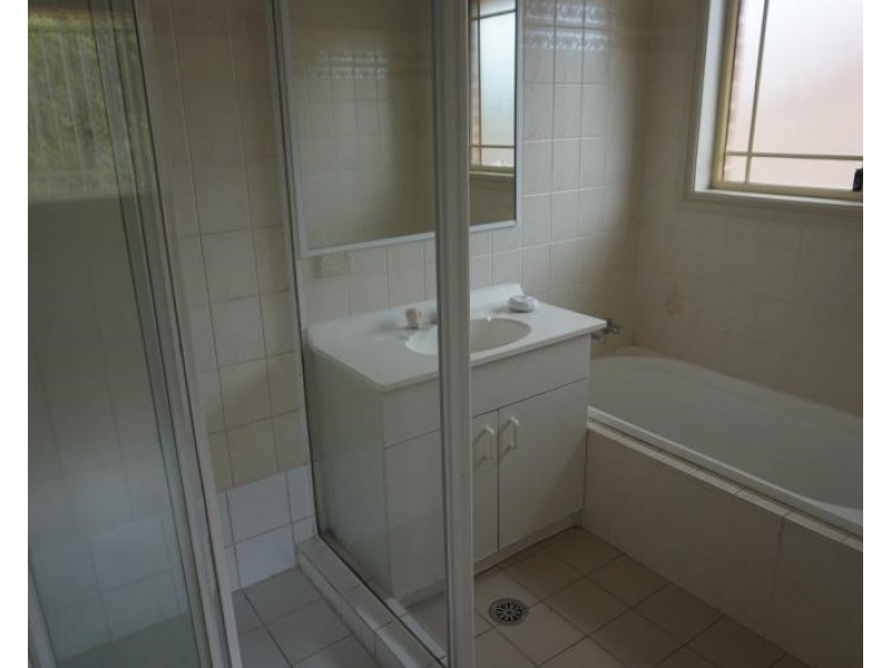 4B Corindi Cl, Hoxton Park NSW 2171