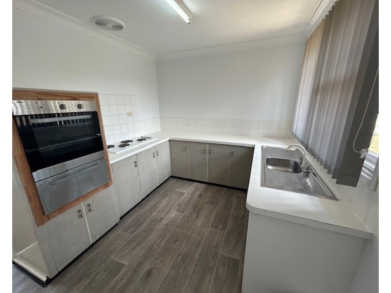 11 Calabro Ave, Lurnea NSW 2170