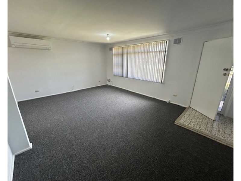 11 Calabro Ave, Lurnea NSW 2170