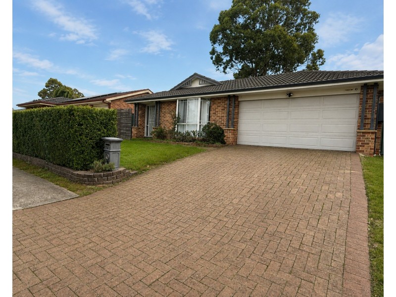 8 Tamworth Cres, Hoxton Park NSW 2171
