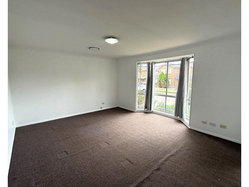 8 Tamworth Cres, Hoxton Park NSW 2171