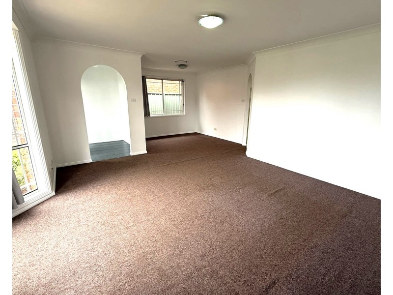8 Tamworth Cres, Hoxton Park NSW 2171